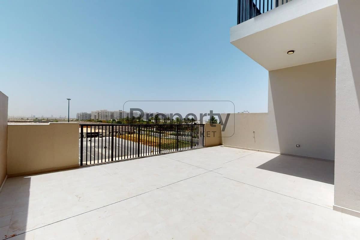 1-bedroom freehold apartment in Town Square — photo 1 of 4