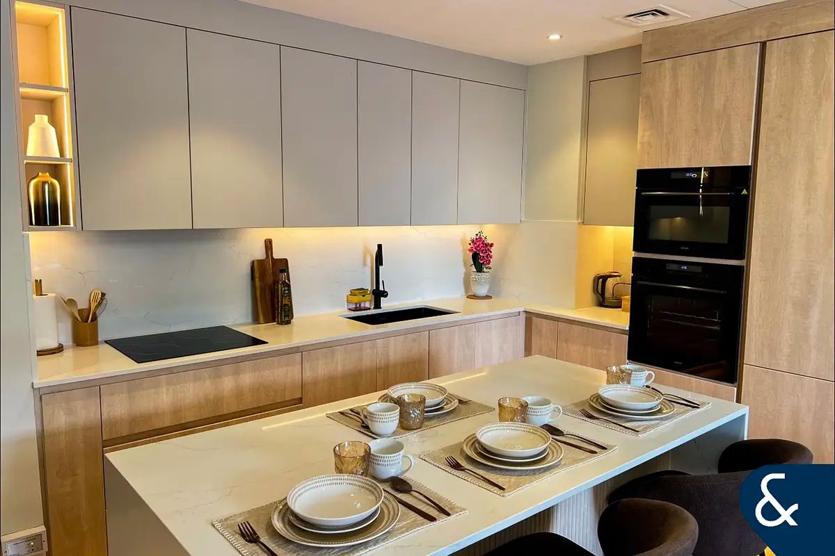 3-bedroom freehold apartment in Town Square — photo 4 of 4