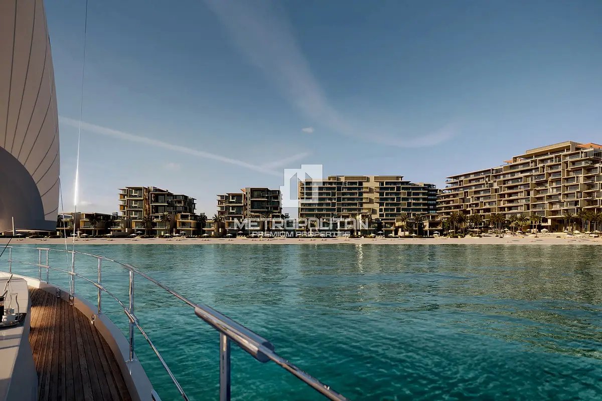 4-bedroom freehold apartment in Palm Jumeirah — photo 1 of 5