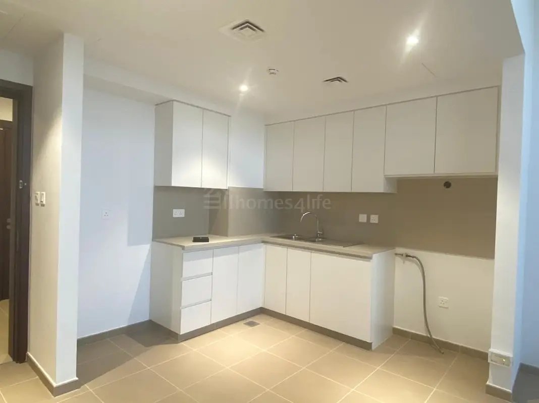 2-bedroom freehold apartment in Town Square — photo 2 of 4