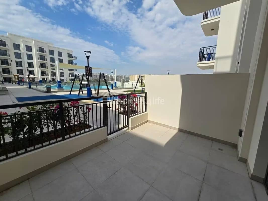 1-bedroom freehold apartment in Town Square — photo 1 of 4