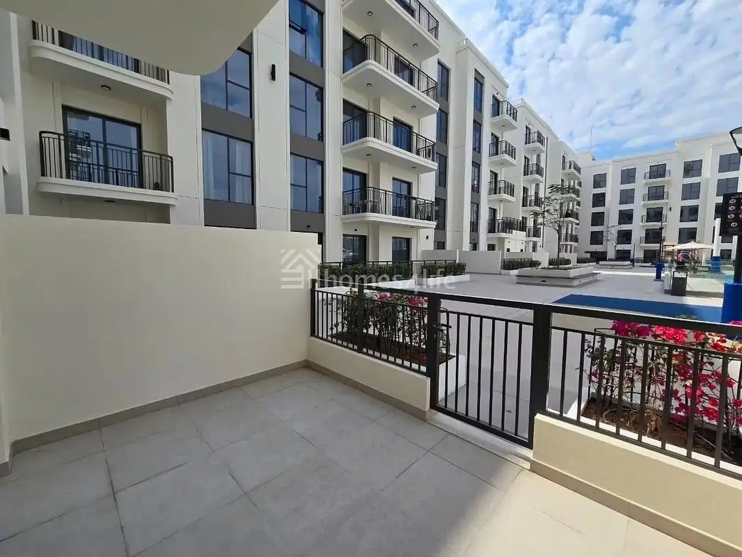 1-bedroom freehold apartment in Town Square — photo 2 of 4
