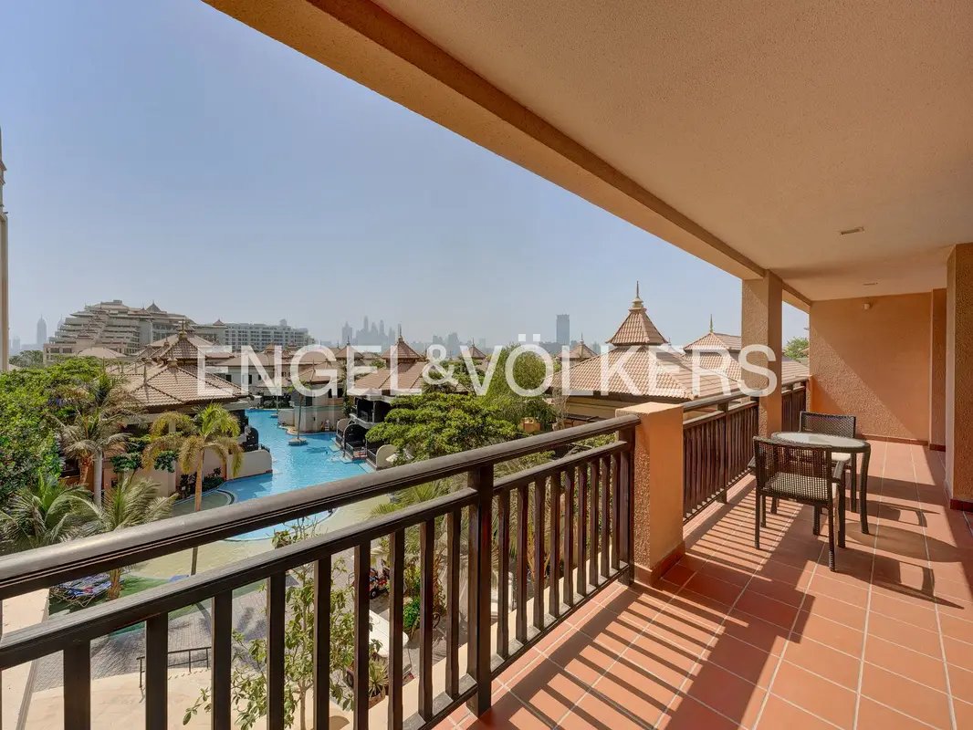 2-bedroom freehold apartment in Palm Jumeirah — photo 1 of 5