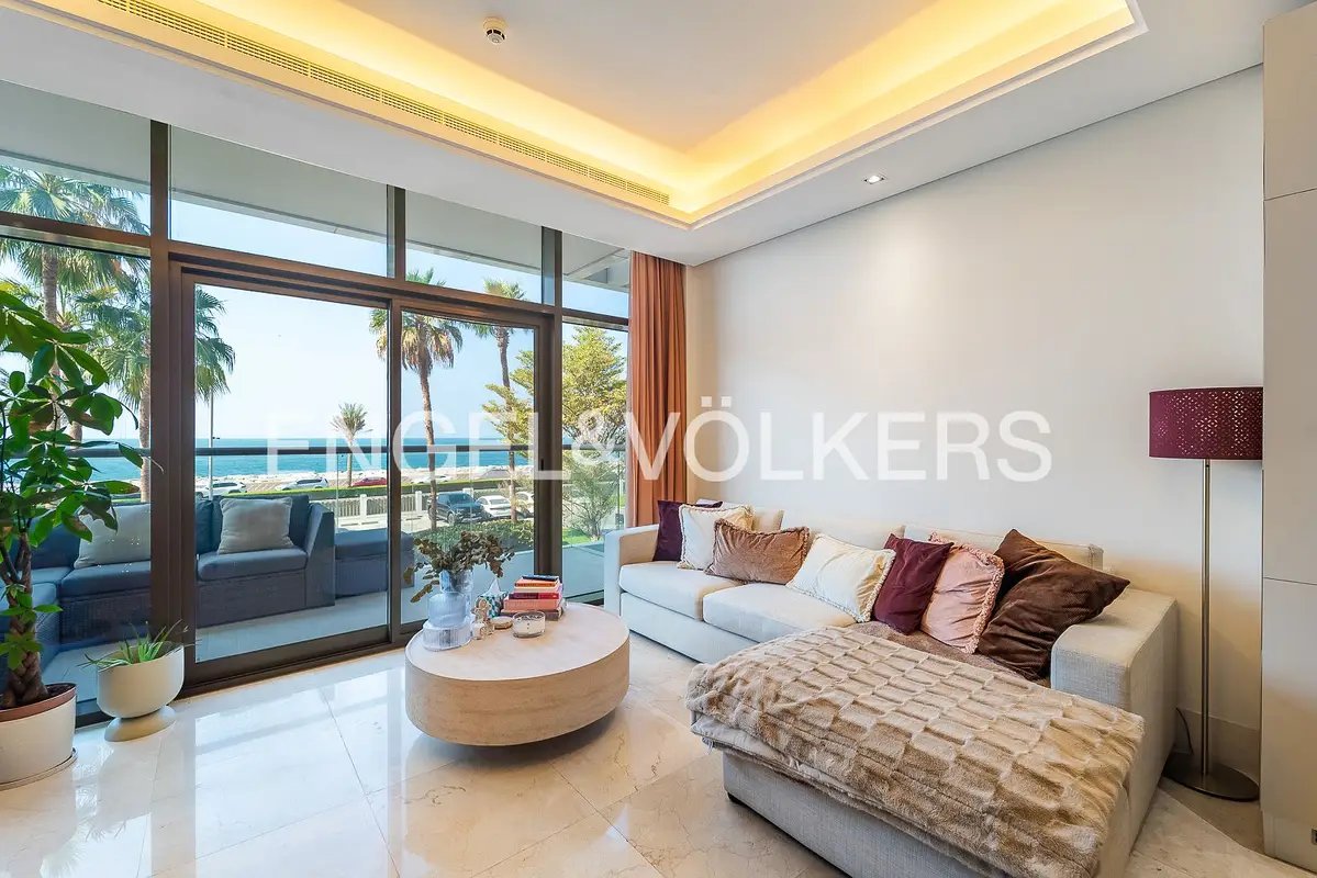 2-bedroom freehold apartment in Palm Jumeirah — photo 1 of 5
