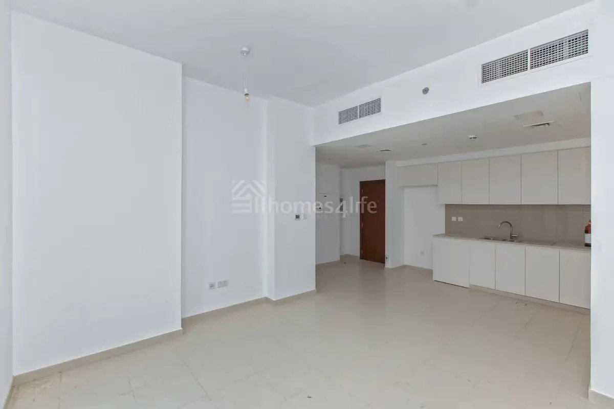 2-bedroom freehold apartment in Town Square — photo 1 of 5