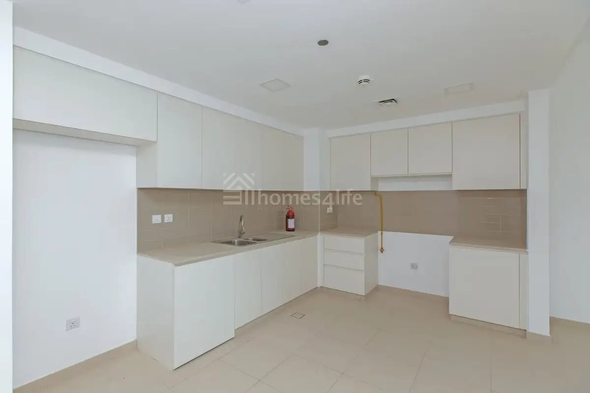 2-bedroom freehold apartment in Town Square — photo 3 of 5