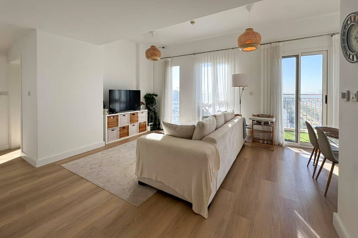 3-bedroom freehold apartment in Town Square — photo 2 of 5