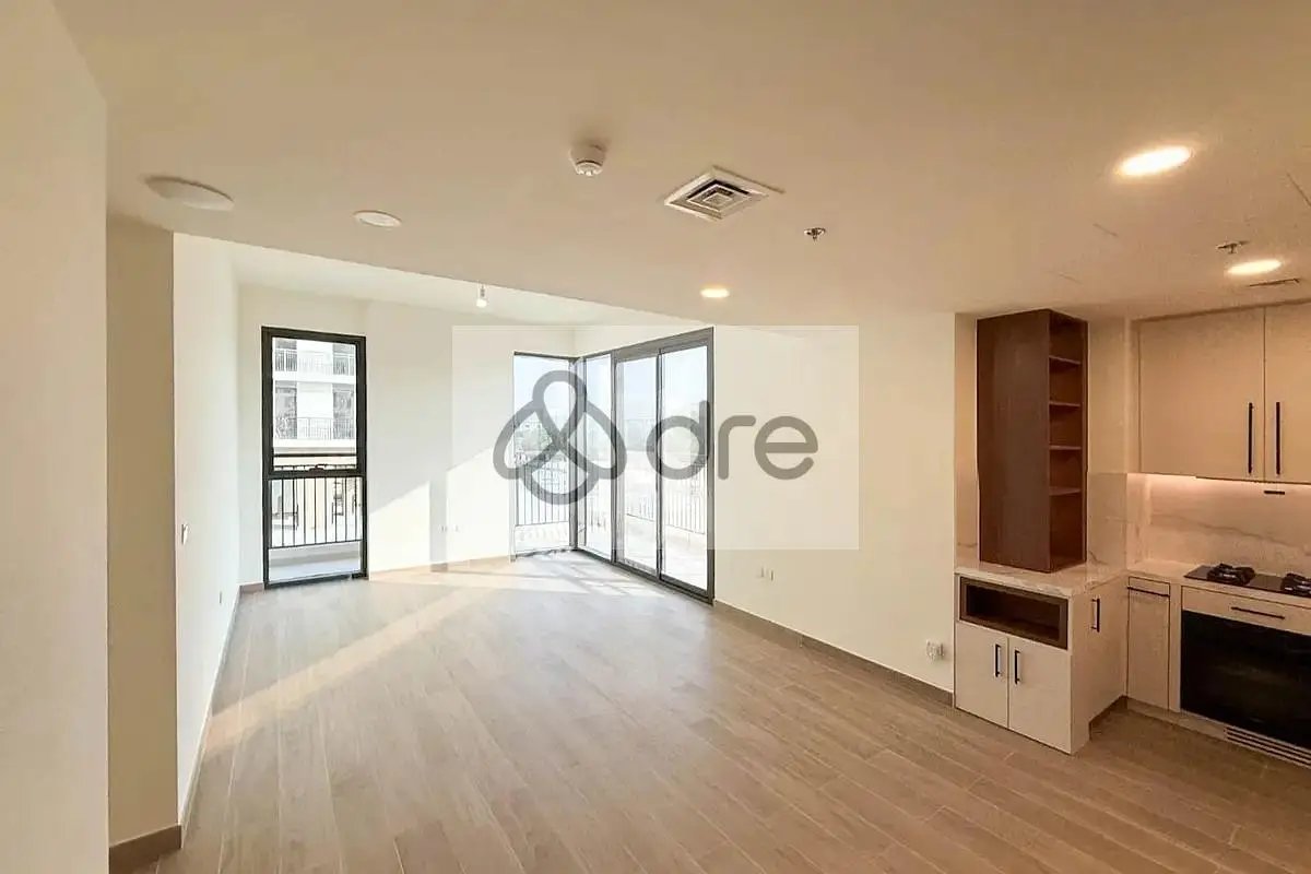 2-bedroom freehold apartment in Town Square — photo 1 of 5