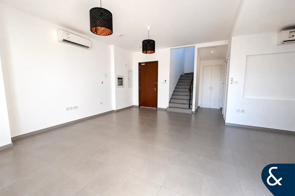 3-bedroom freehold villa in Town Square — photo 3 of 5