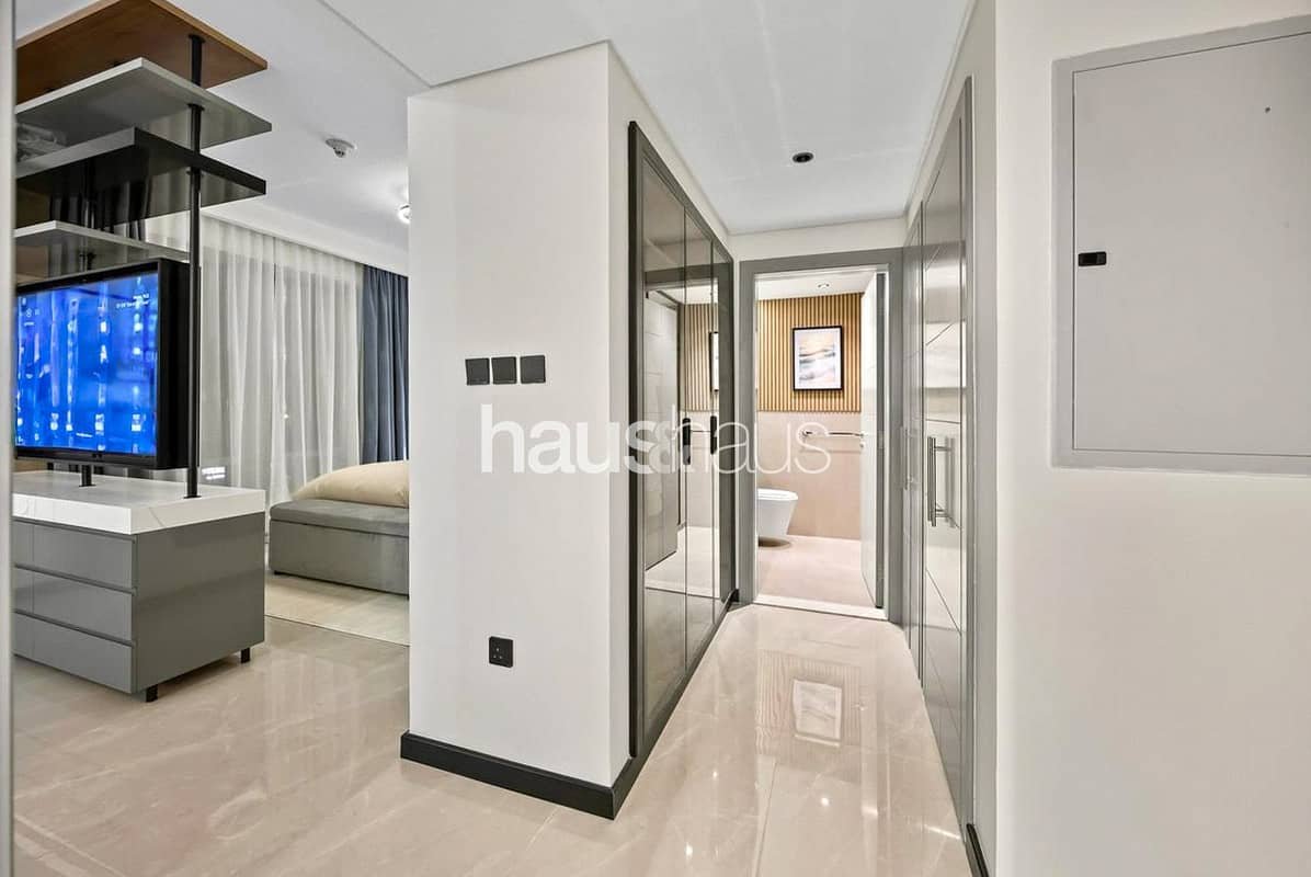 studio freehold apartment in Downtown Dubai — photo 4 of 5