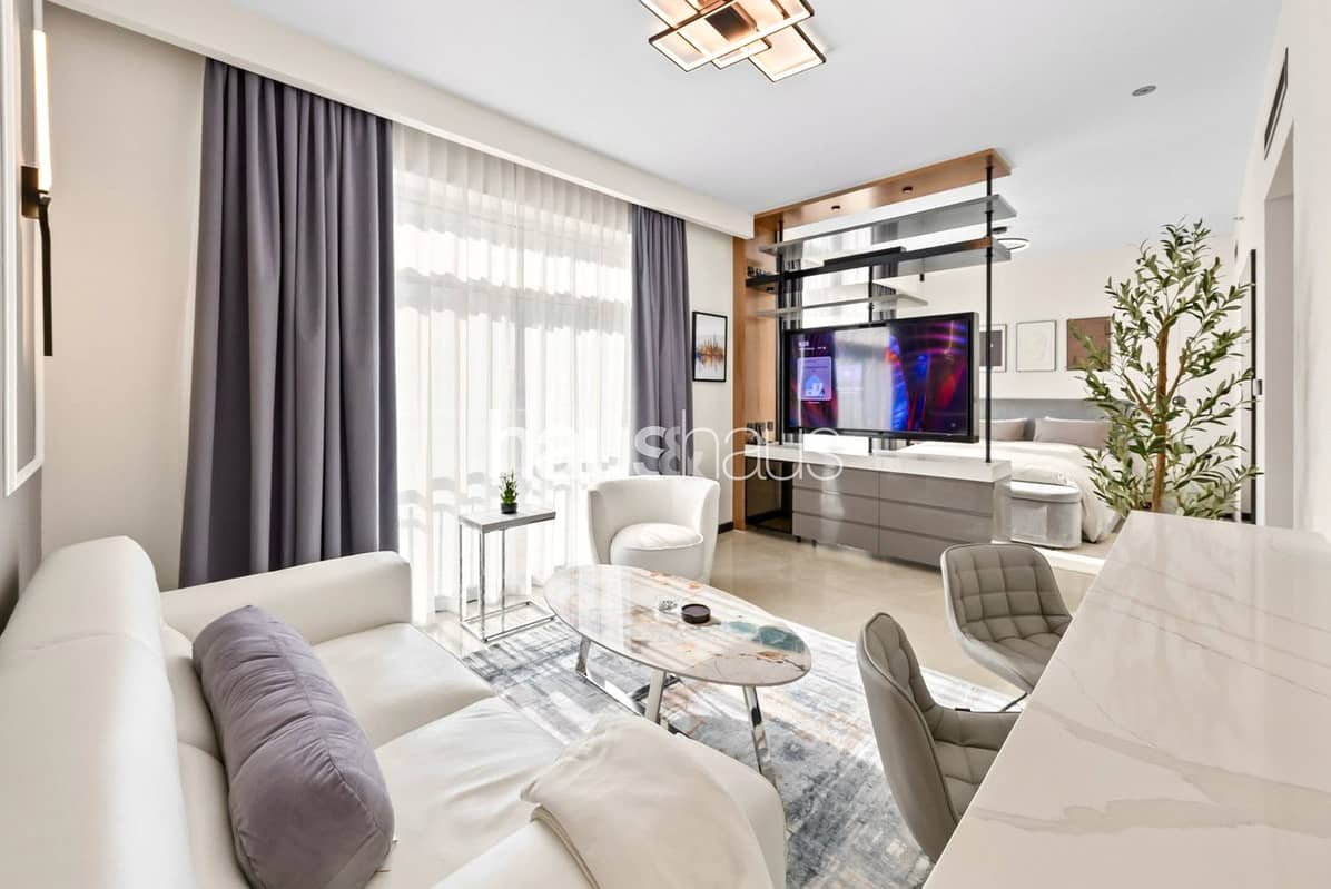 studio freehold apartment in Downtown Dubai — photo 2 of 5