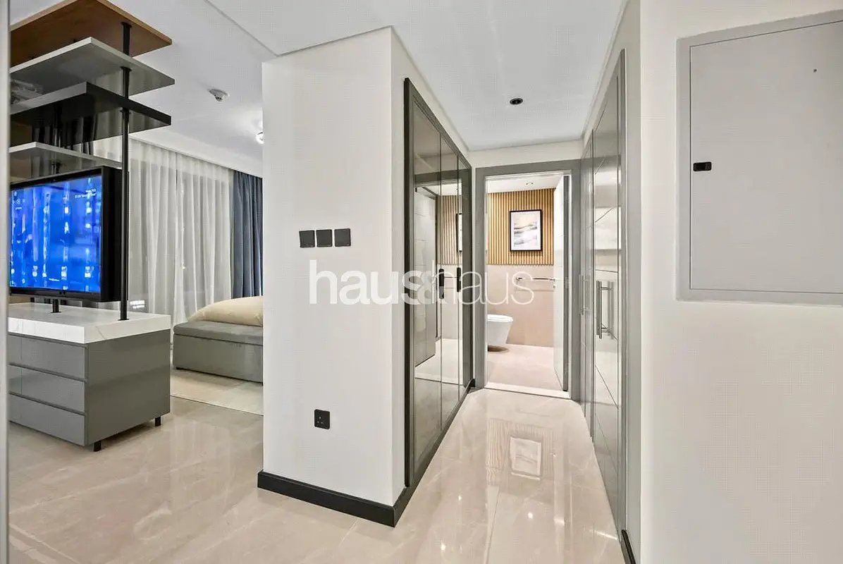 studio freehold apartment in Downtown Dubai — photo 3 of 5