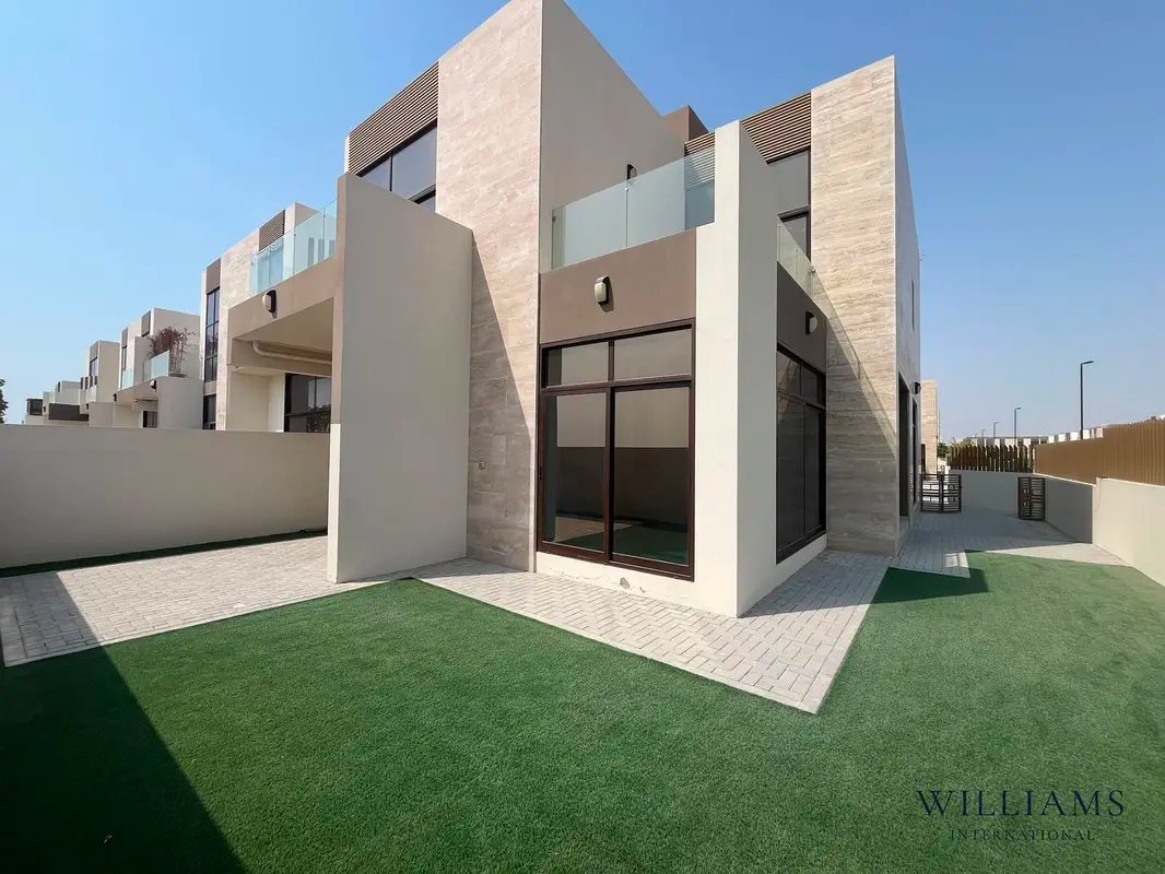 4-bedroom freehold villa in Mohammed Bin Rashid City (MBR City) — photo 1 of 5