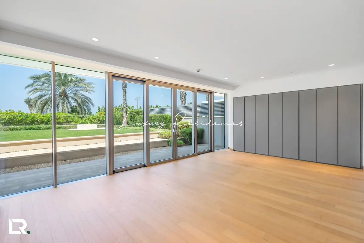 3-bedroom freehold apartment in Palm Jumeirah — photo 1 of 5