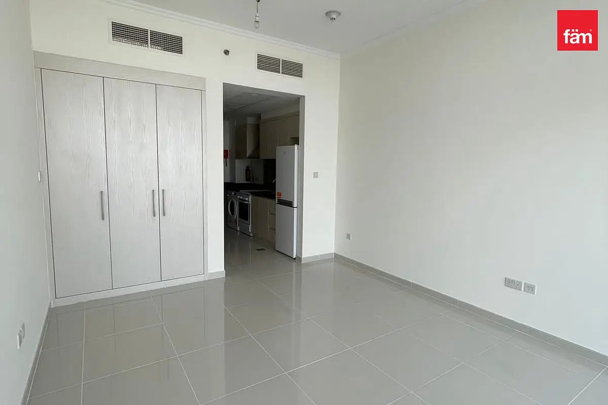 studio freehold apartment in DAMAC Hills — photo 3 of 5