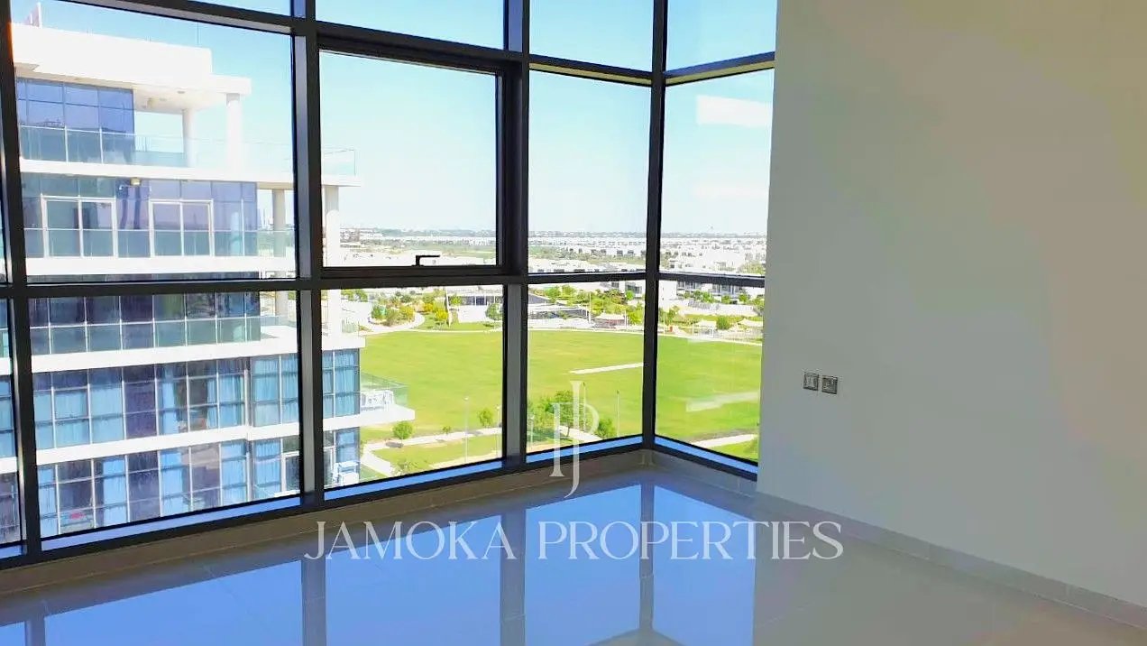 3-bedroom freehold apartment in DAMAC Hills — photo 3 of 5