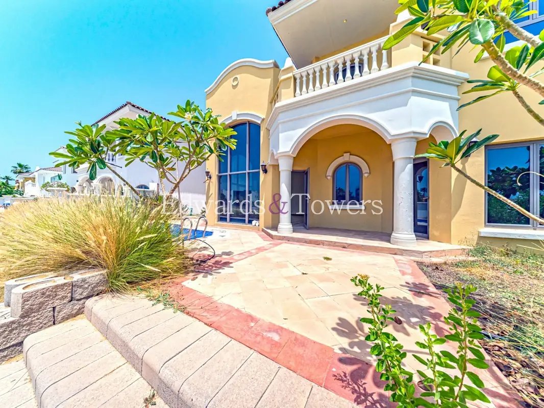 4-bedroom freehold villa in Palm Jumeirah — photo 1 of 5
