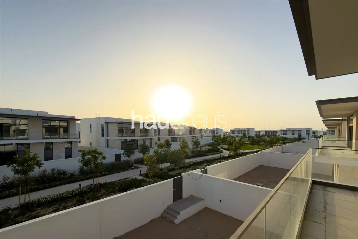 4-bedroom freehold villa in Mohammed Bin Rashid City (MBR City) — photo 1 of 5