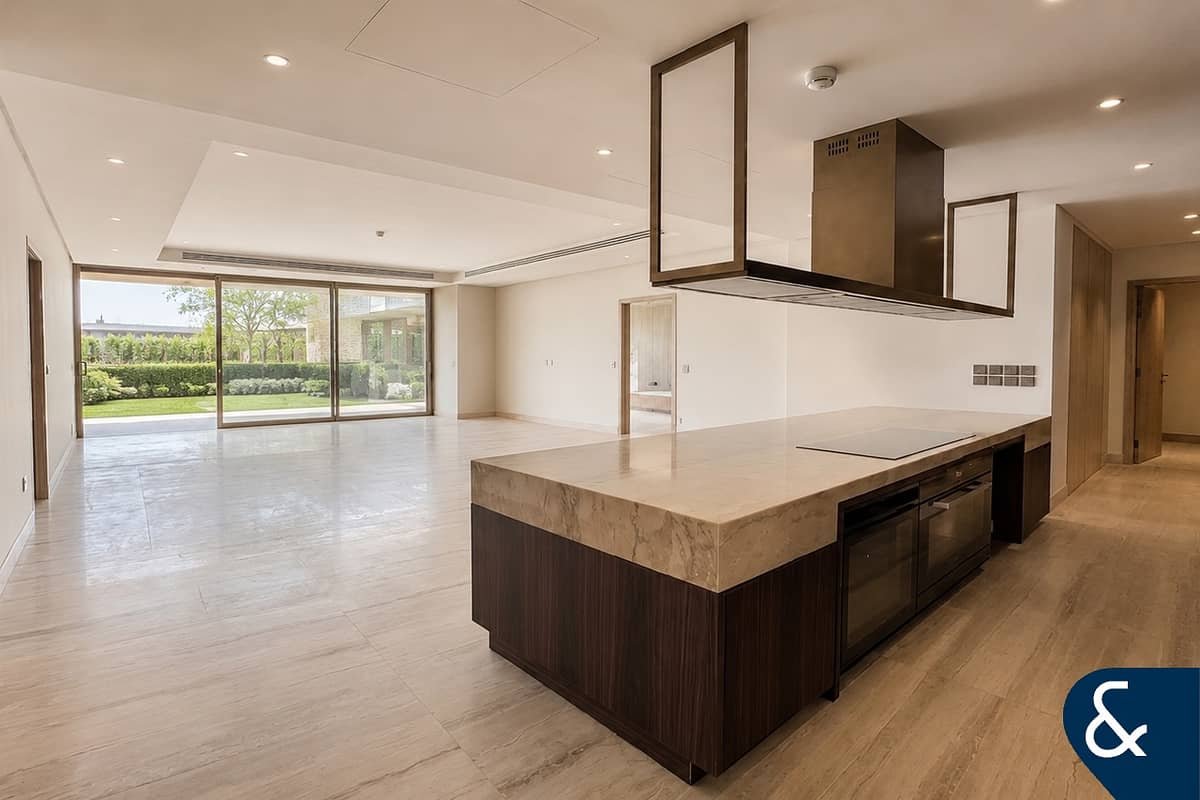 2-bedroom freehold apartment in Palm Jumeirah — photo 2 of 5