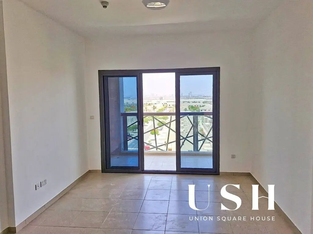 1-bedroom freehold apartment in Town Square — photo 3 of 5