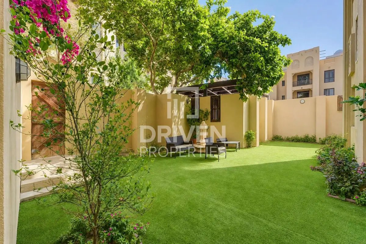 2-bedroom freehold apartment in Downtown Dubai — photo 1 of 5
