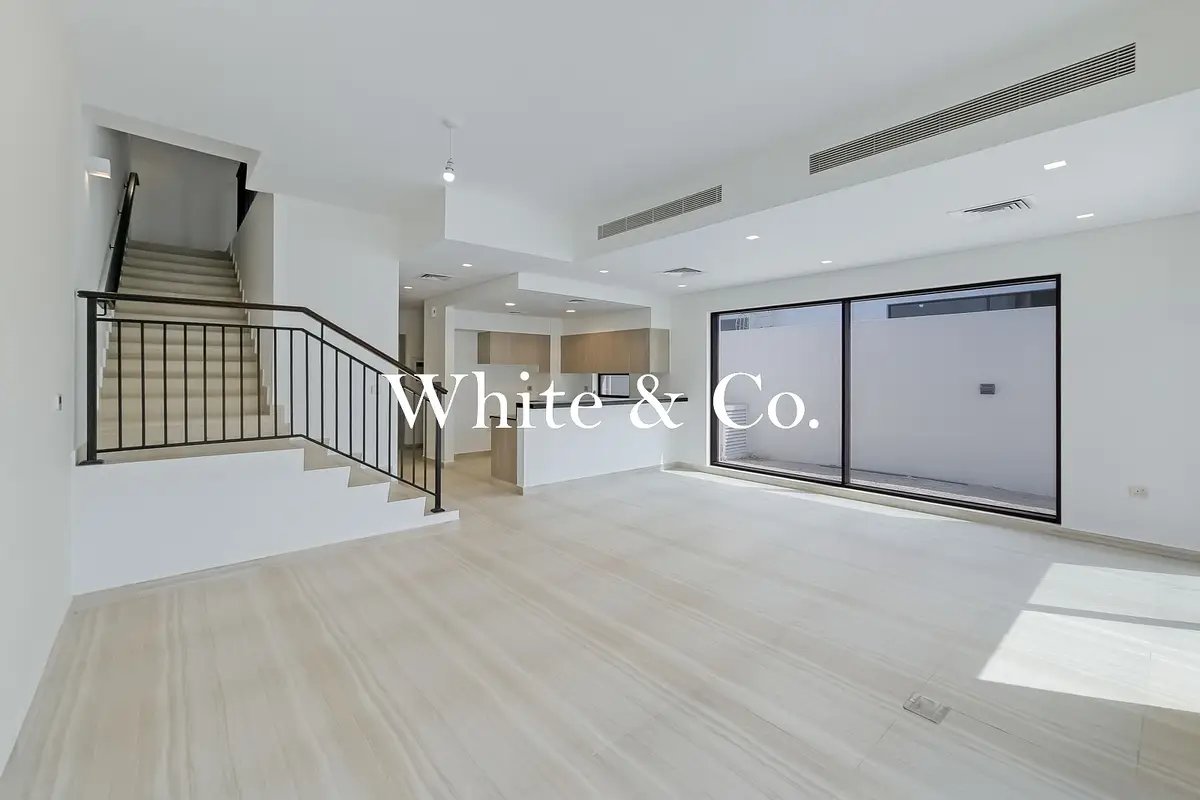 5-bedroom freehold villa in DAMAC Hills — photo 3 of 5