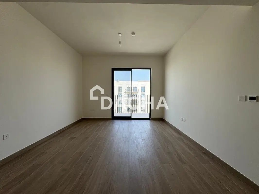 1-bedroom freehold apartment in Town Square — photo 3 of 5