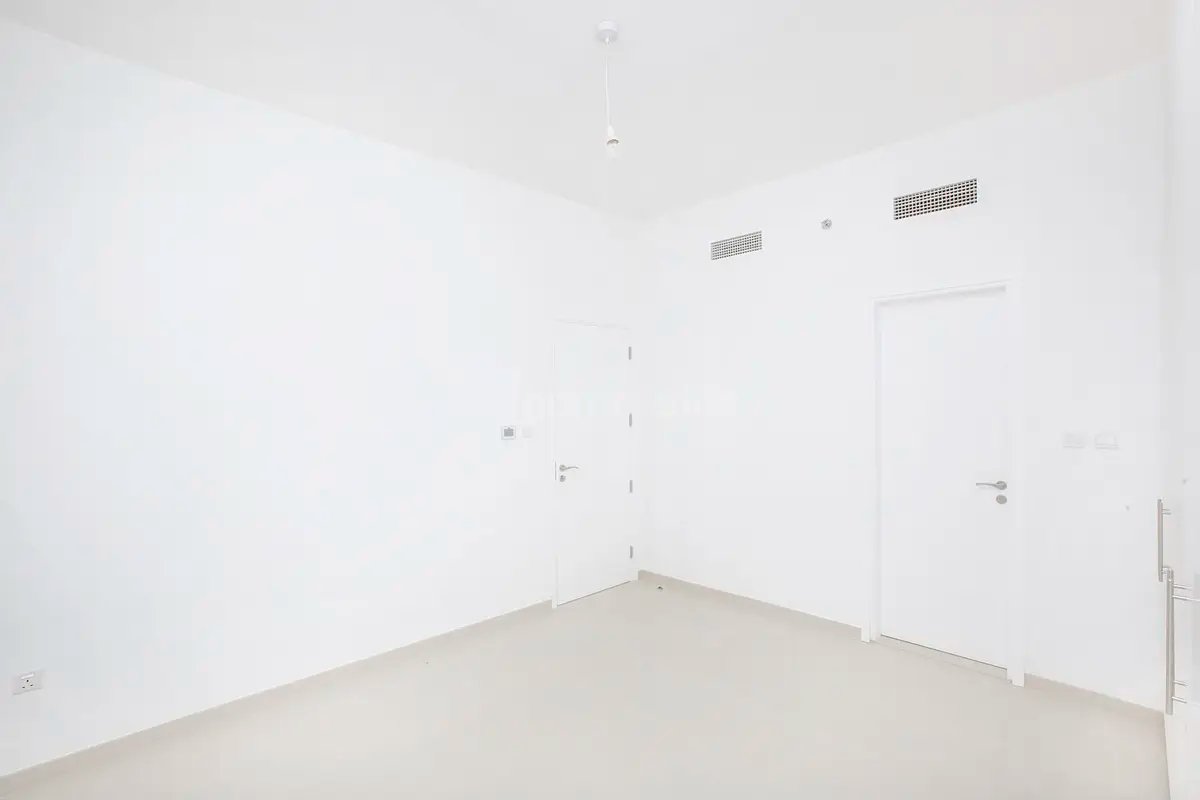 2-bedroom freehold apartment in Town Square — photo 4 of 4