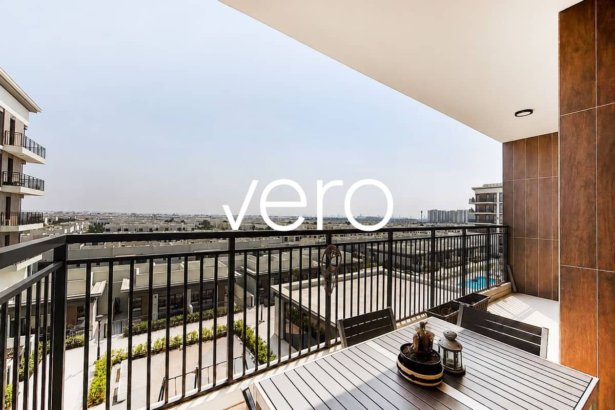 3-bedroom freehold apartment in Town Square — photo 1 of 4