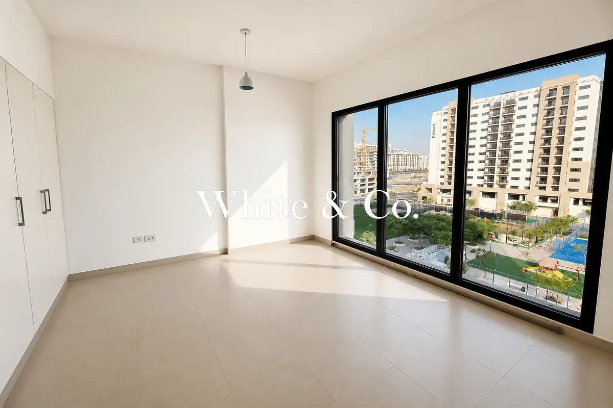 studio freehold apartment in Town Square — photo 3 of 5