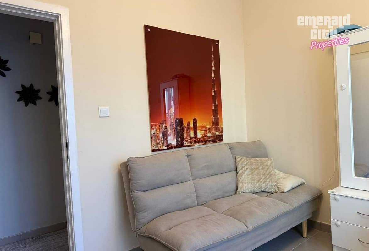 3-bedroom freehold apartment in Town Square — photo 3 of 4