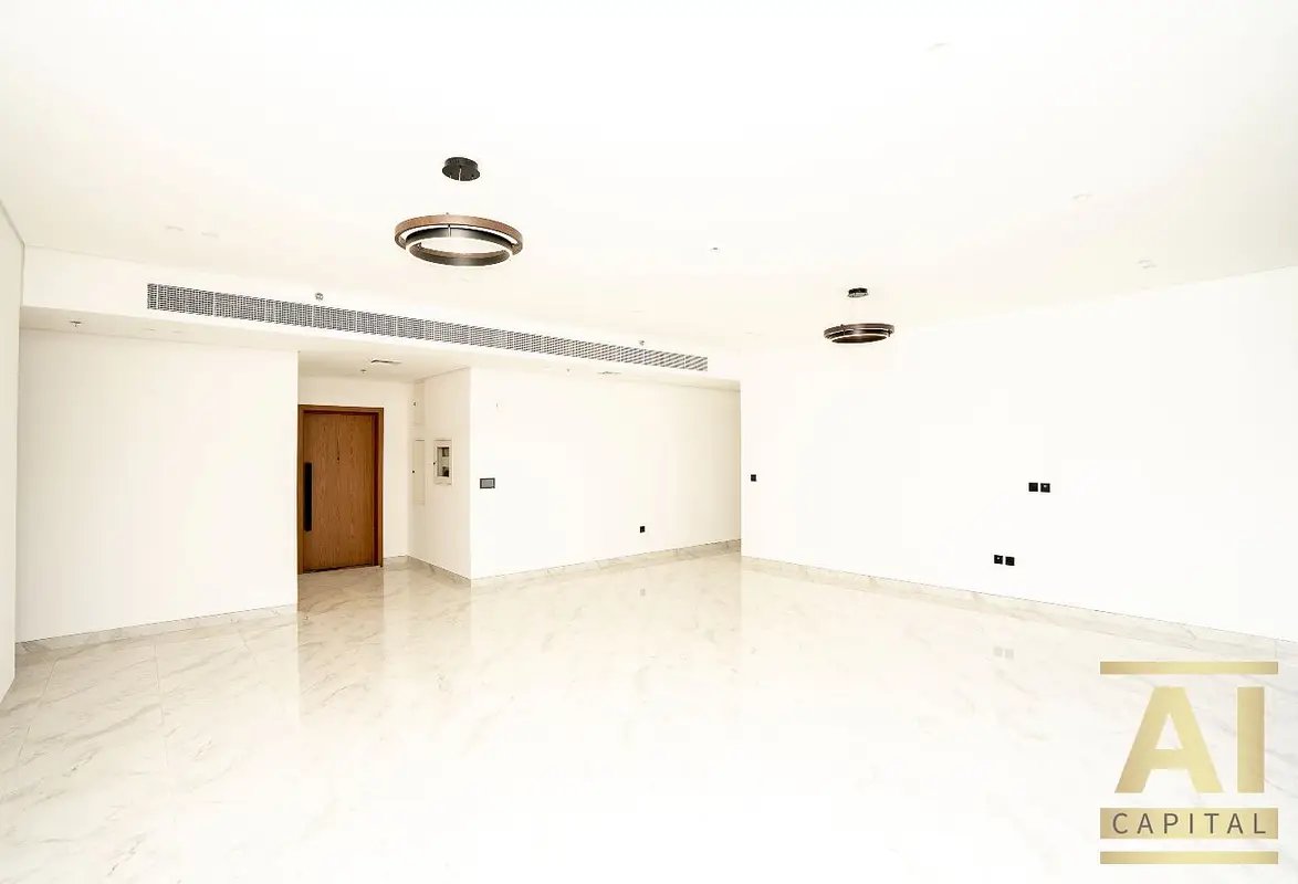 3-bedroom freehold apartment in Business Bay — photo 3 of 5