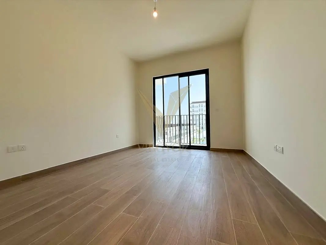 2-bedroom freehold apartment in Town Square — photo 5 of 5