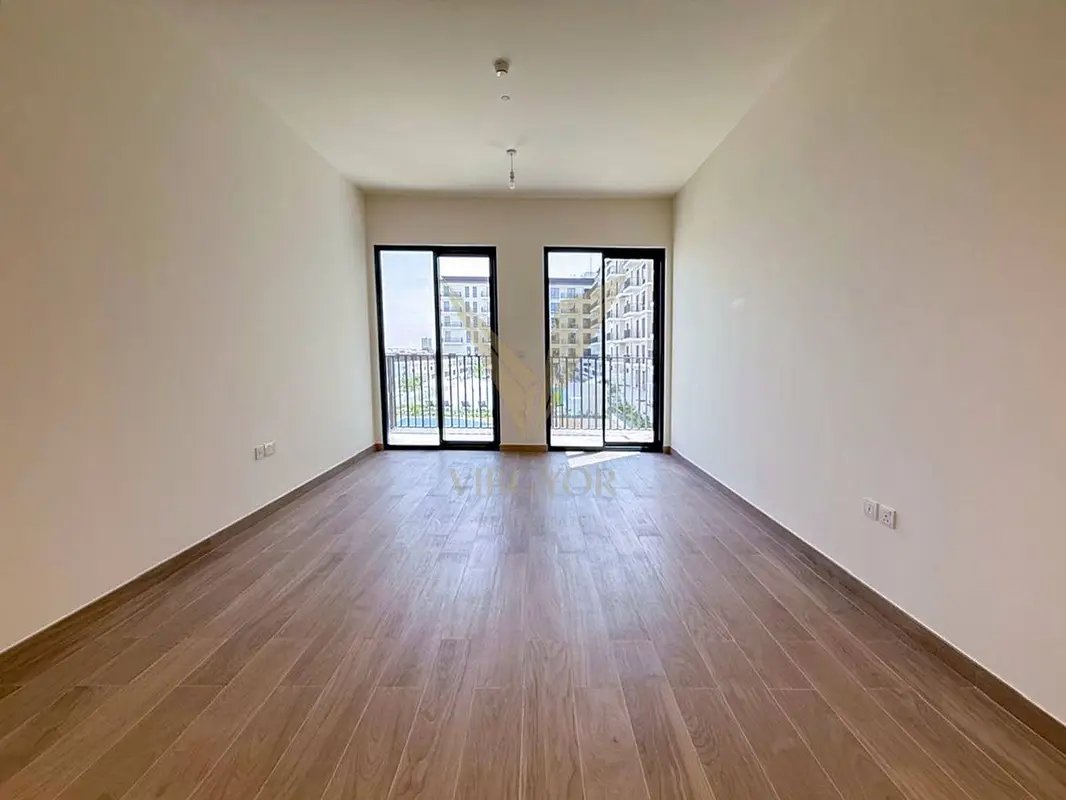 2-bedroom freehold apartment in Town Square — photo 3 of 5