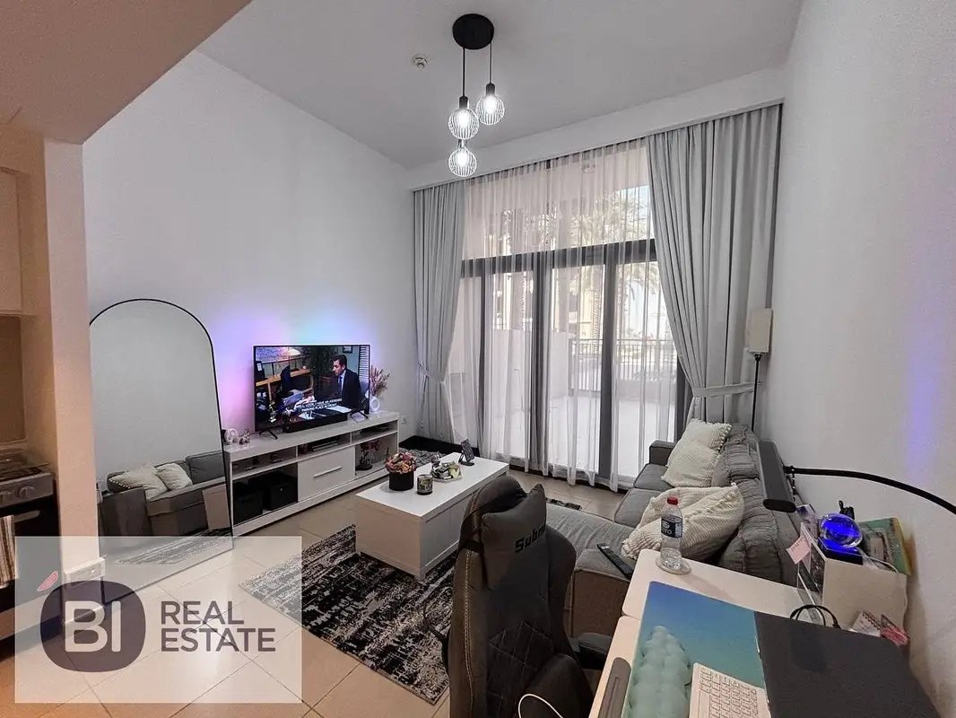 1-bedroom freehold apartment in Town Square — photo 1 of 5