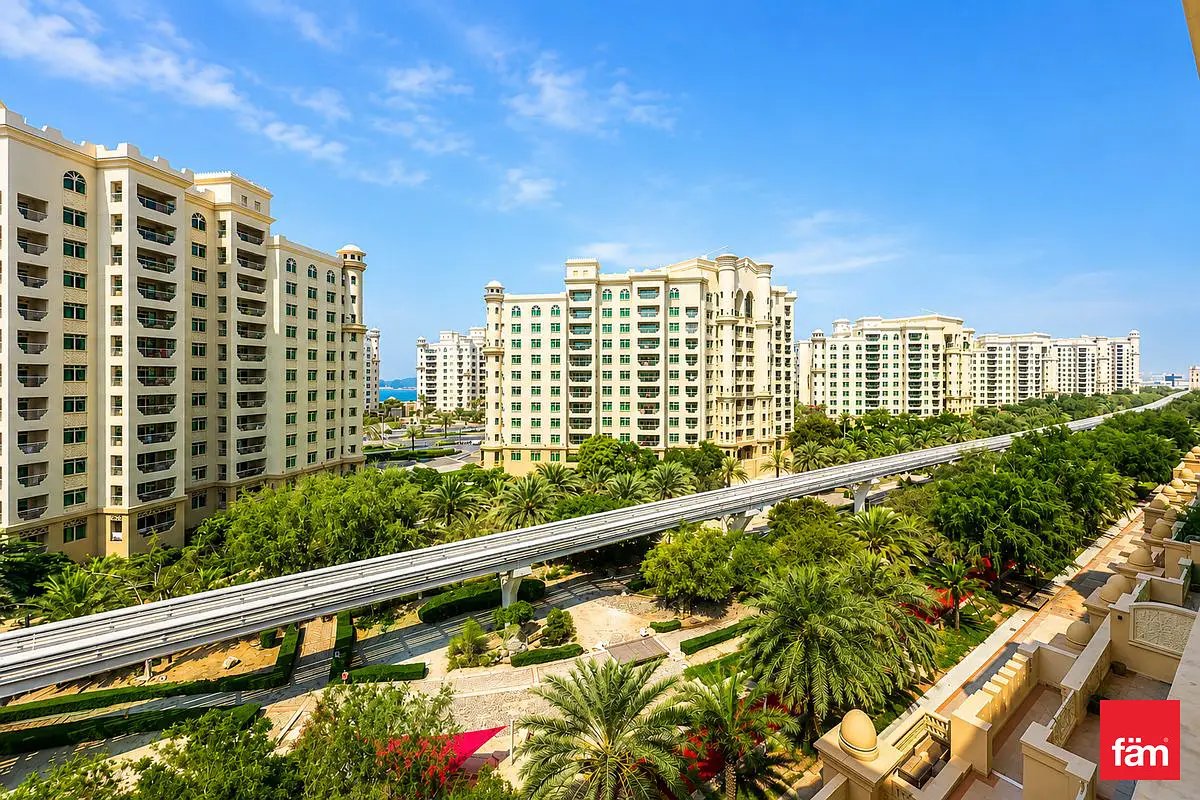 2-bedroom freehold apartment in Palm Jumeirah — photo 1 of 5