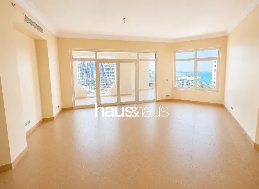 3-bedroom freehold apartment in Palm Jumeirah — photo 1 of 5