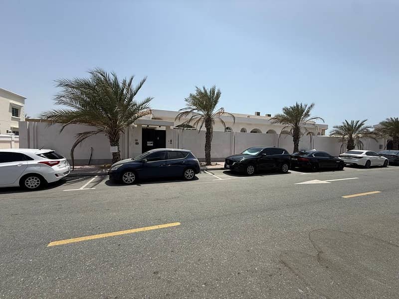 6-bedroom freehold villa in Al Safa — photo 2 of 5