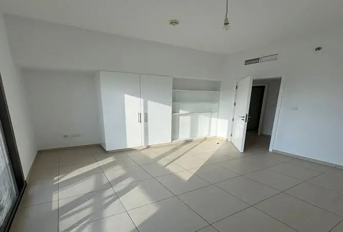 1-bedroom freehold apartment in Town Square — photo 1 of 5
