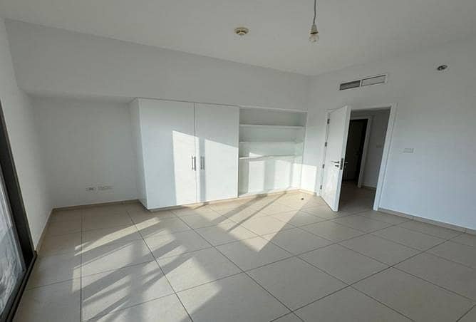 1-bedroom freehold apartment in Town Square — photo 2 of 5
