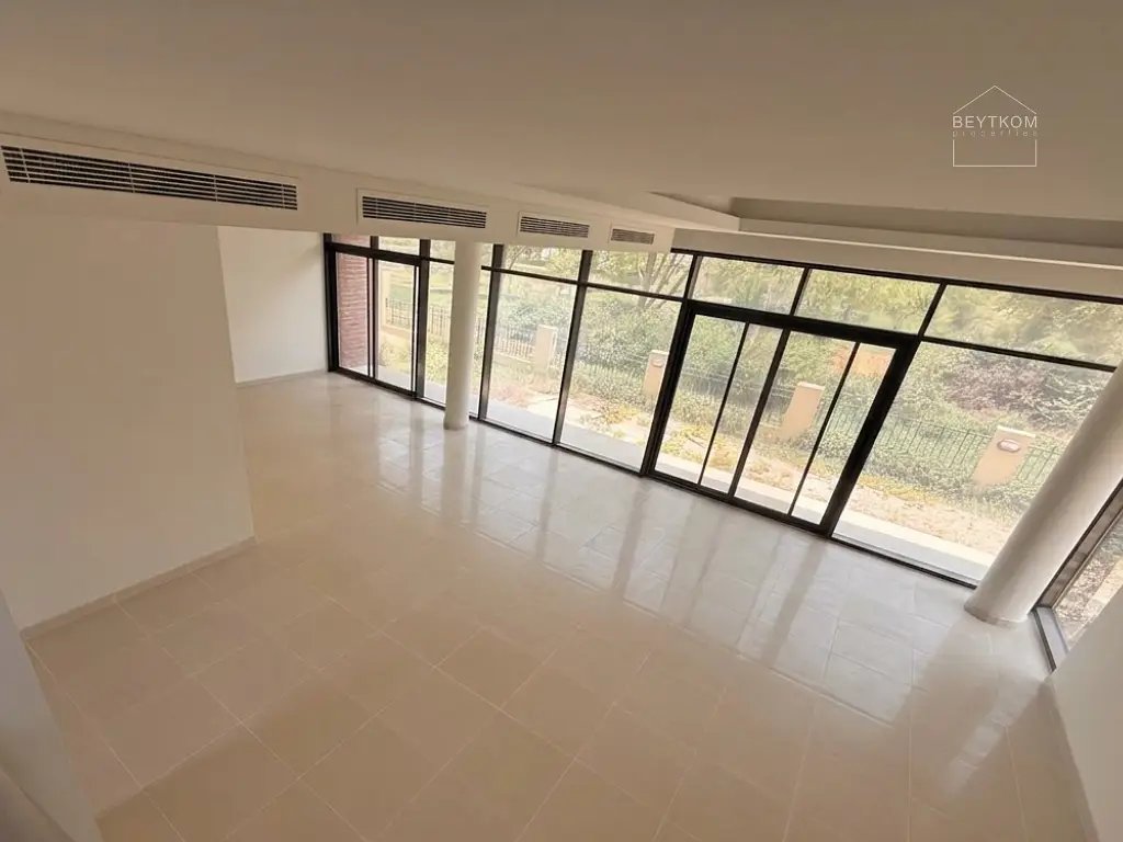 5-bedroom freehold villa in DAMAC Hills — photo 1 of 5