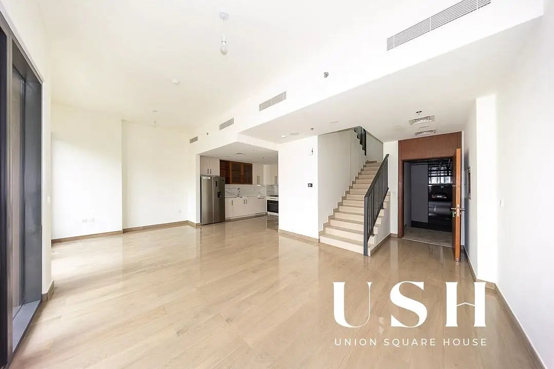 3-bedroom freehold apartment in Town Square — photo 5 of 5
