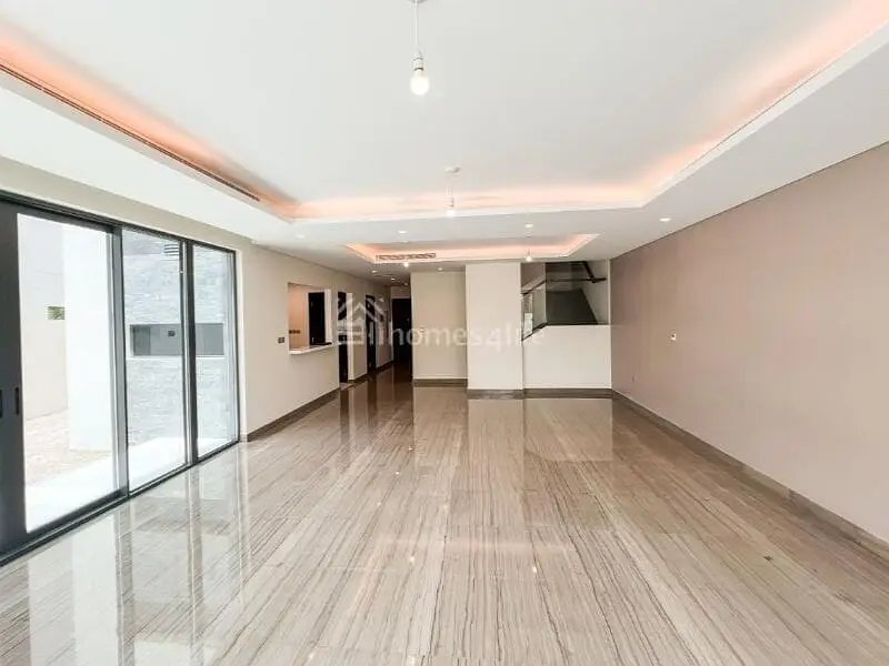 6-bedroom freehold villa in DAMAC Hills — photo 2 of 4