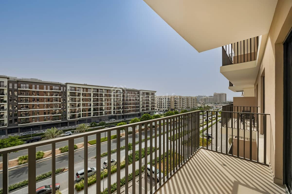 1-bedroom freehold apartment in Town Square — photo 1 of 4