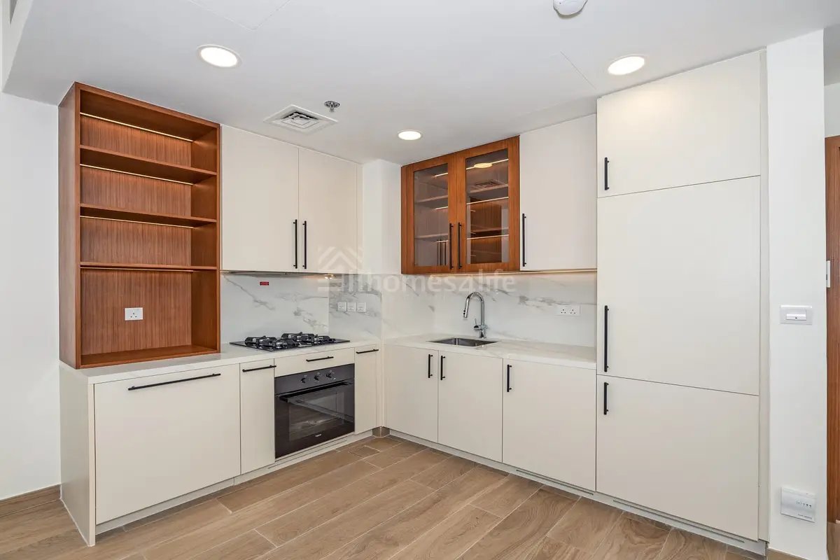 1-bedroom freehold apartment in Town Square — photo 2 of 4