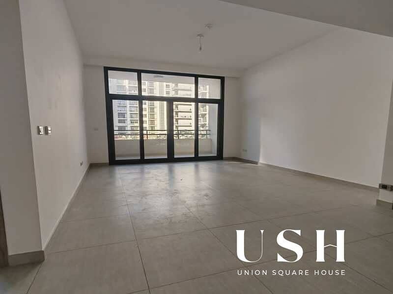 1-bedroom freehold apartment in Town Square — photo 1 of 4