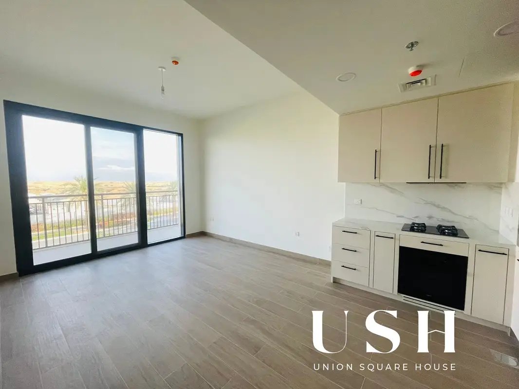 1-bedroom freehold apartment in Town Square — photo 4 of 4