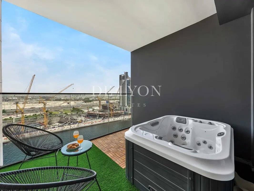 studio freehold apartment in Business Bay — photo 1 of 5
