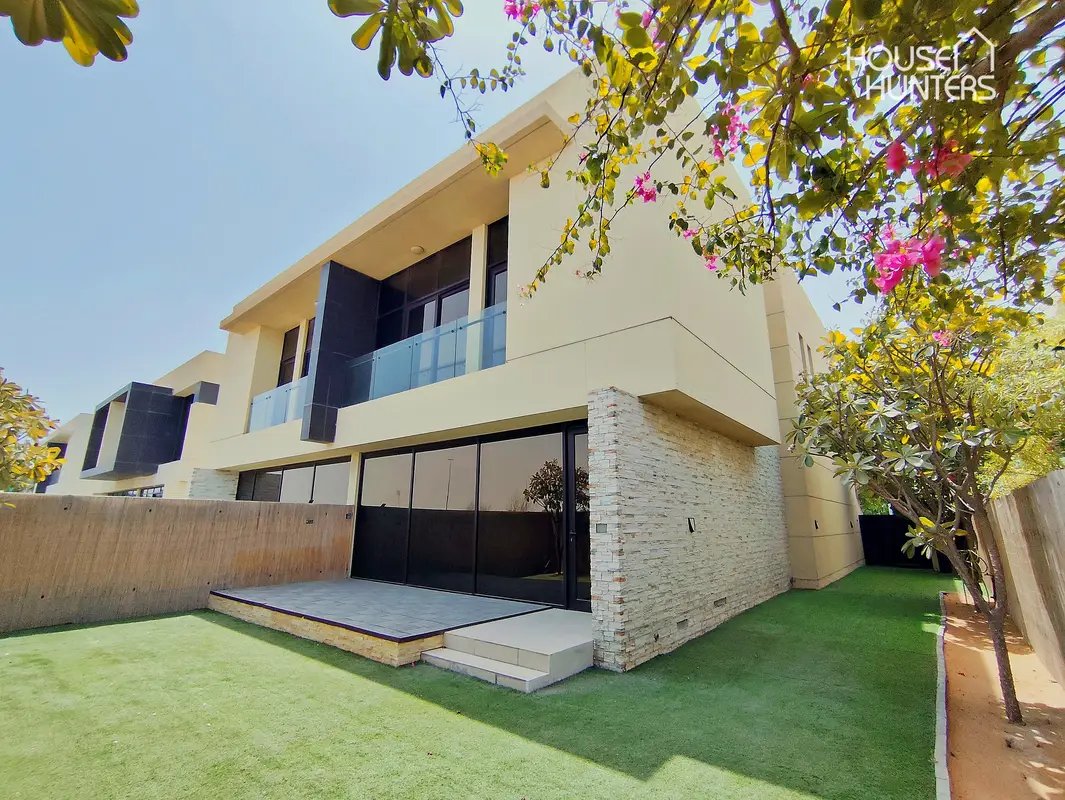 3-bedroom freehold villa in DAMAC Hills — photo 1 of 4