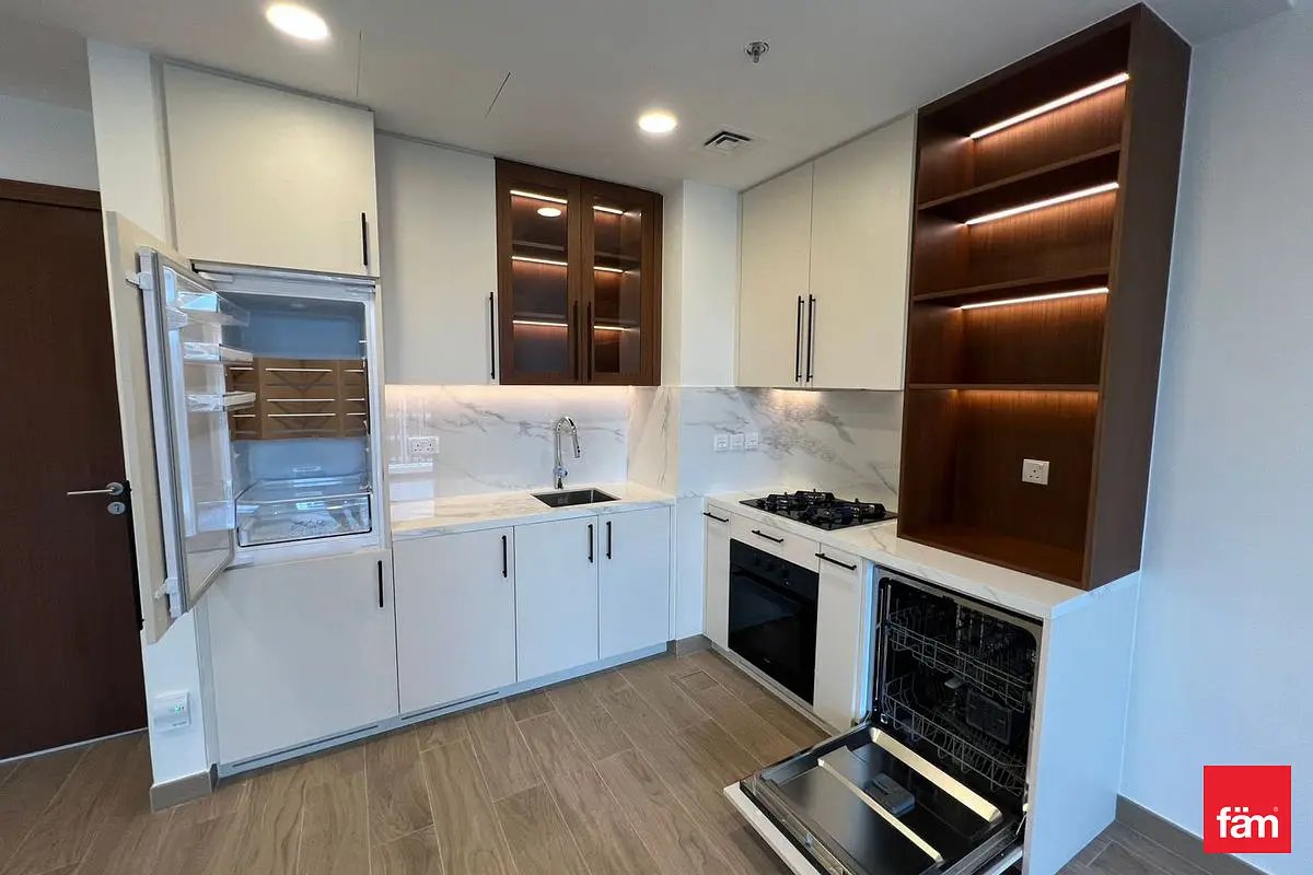 1-bedroom freehold apartment in Town Square — photo 4 of 4